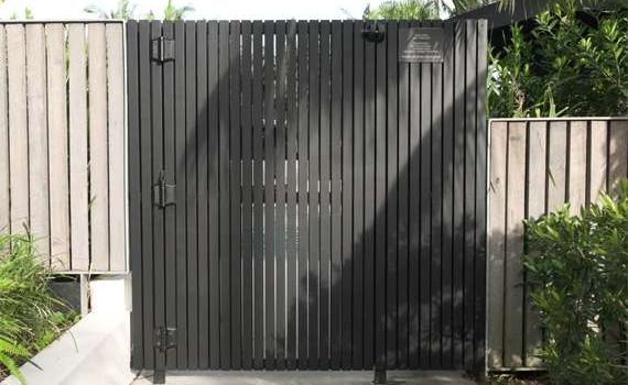 Polaris-Hinge-on-Timber-Gate-q